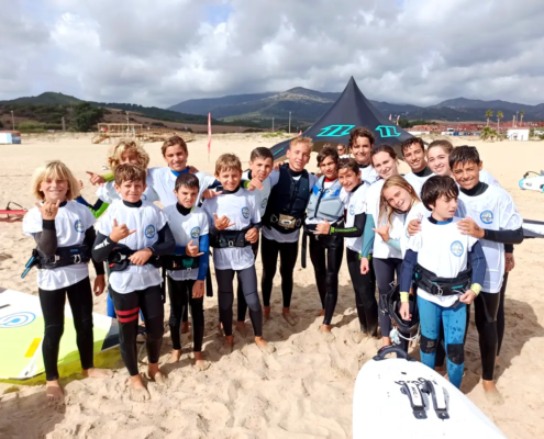 Equipo de competición de niños de windsurf de algeciras